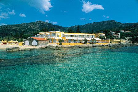 Roc Plage - Plage aménagée Le Lavandou (83980 Le Lavandou ...