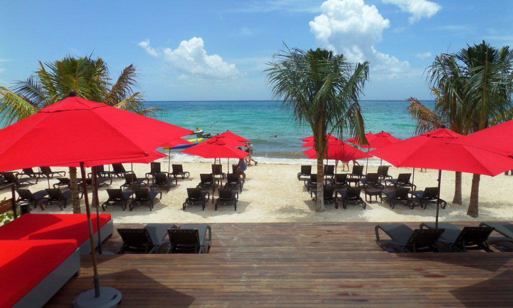 carolina beach club playa del carmen